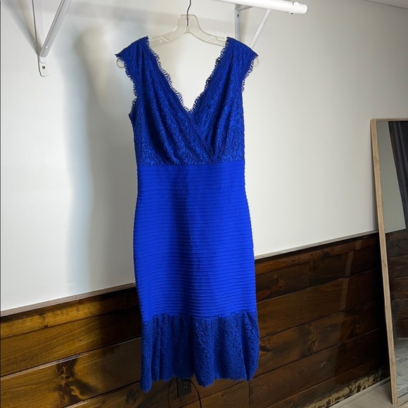 Tadashi Shoji‎ Royal Blue Sheath Midi Dress V-Neck Sleeveless Lace Detailing- M